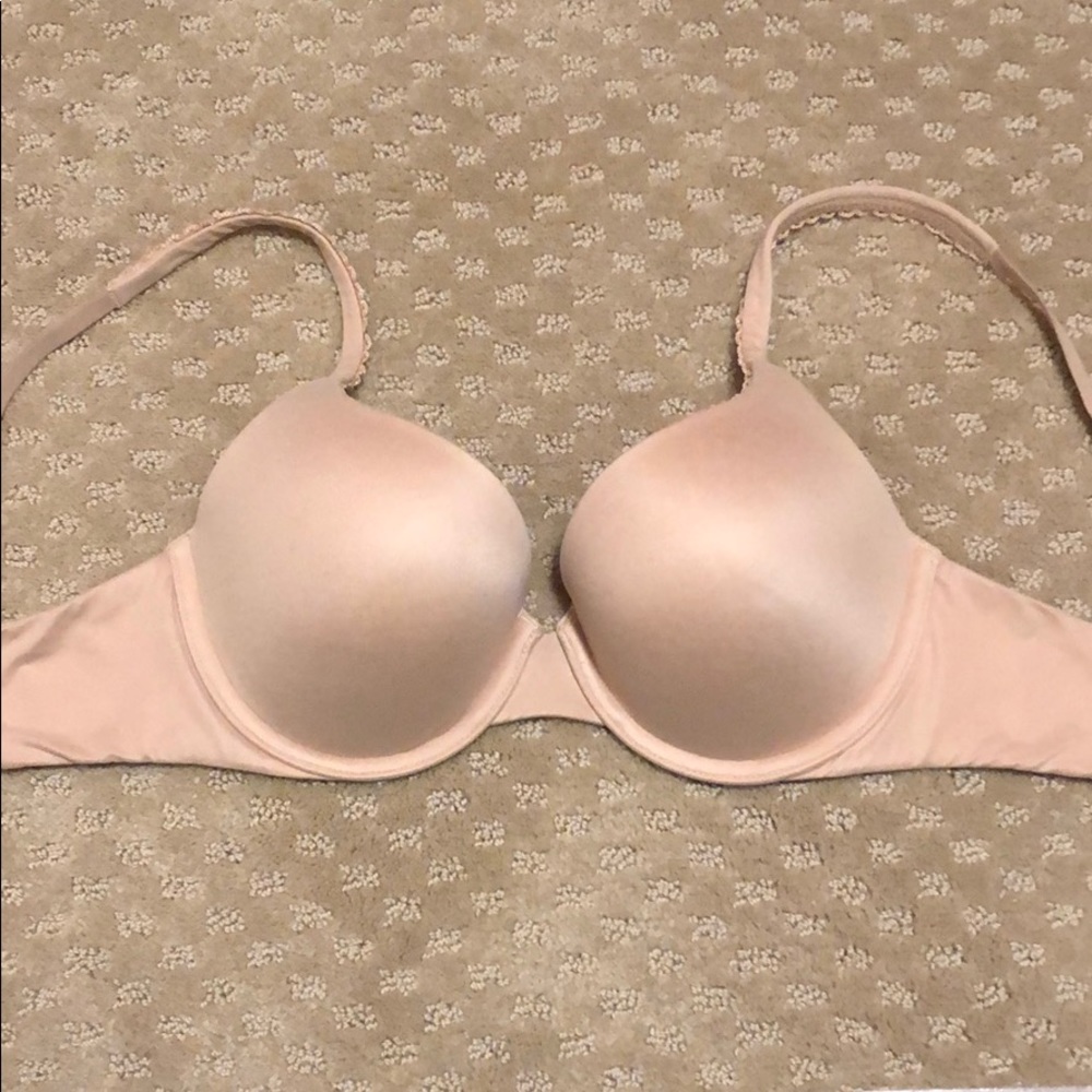 Victoria Secret bra (34C).
